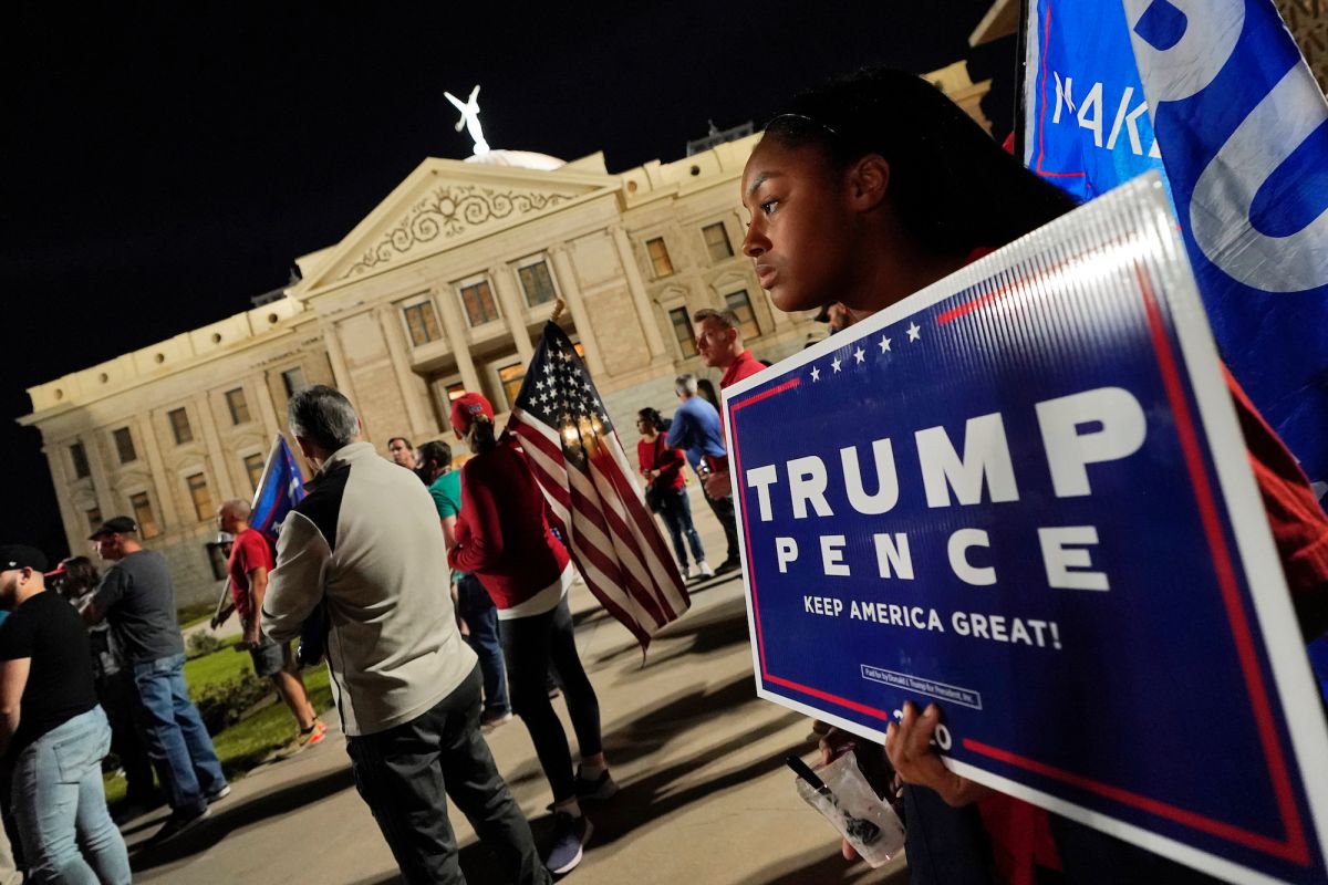 ▲美國總統大選戰況陷入膠著，外界擔憂相近的票數可能暗示，選舉後會發生嚴重的社會撕裂和紛爭。（圖／美聯社／達志影像）