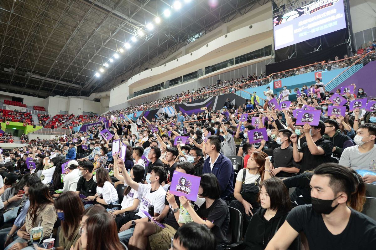▲獅心瘋季票主打最貼近球員席 親身感受教練團與球員激情喊話__售價＄10,999元。（圖／新竹攻城獅提供）