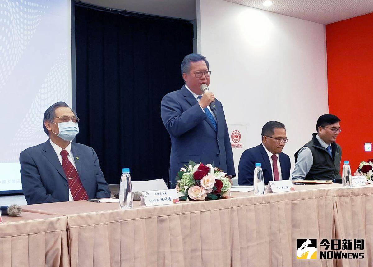 ▲鄭文燦表示，只要美國的主流民意支持台灣，台美關係就會穩健地往前發展，對於中國採取戰狼外交、霸凌台灣的方式，將引發台灣人民反感。（圖／記者李春台攝, 2020.11.05）