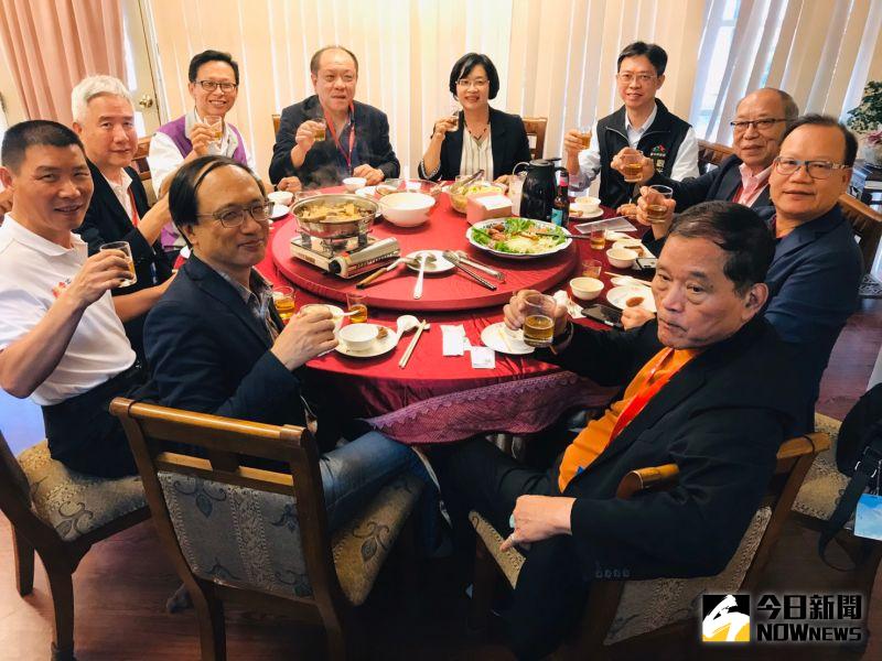 ▲縣長王惠美今(5)日中午親自宴請解說,縣內特色料理上桌。(圖/記者陳雅芳攝,2020.11.05)