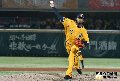 ▲前中信兄弟洋投羅傑斯也同樣收穫投手金手套獎。（圖／記者葉政勳攝 , 資料照）
