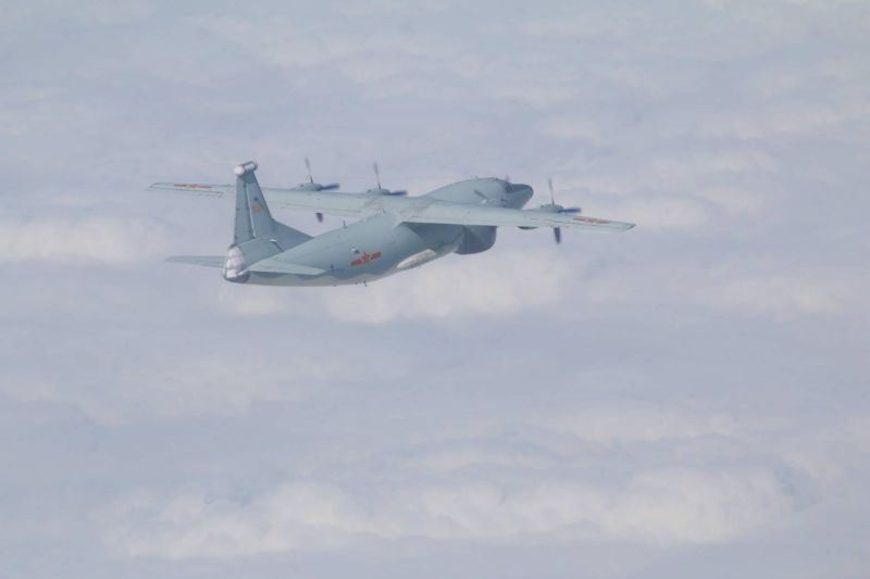 ▲空軍司令部表示,今日有3架次共機再擾台,包括圖中的運8遠干機。(圖/國防部提供)