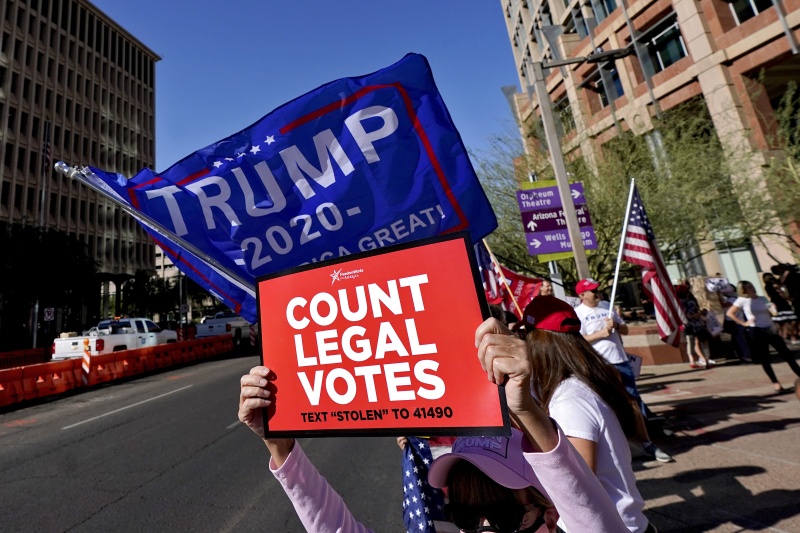 ▲美國總統大選結果遲遲未能出爐，恐將演變成雙方陣營在多州的法律戰。（圖／美聯社／達志影像）