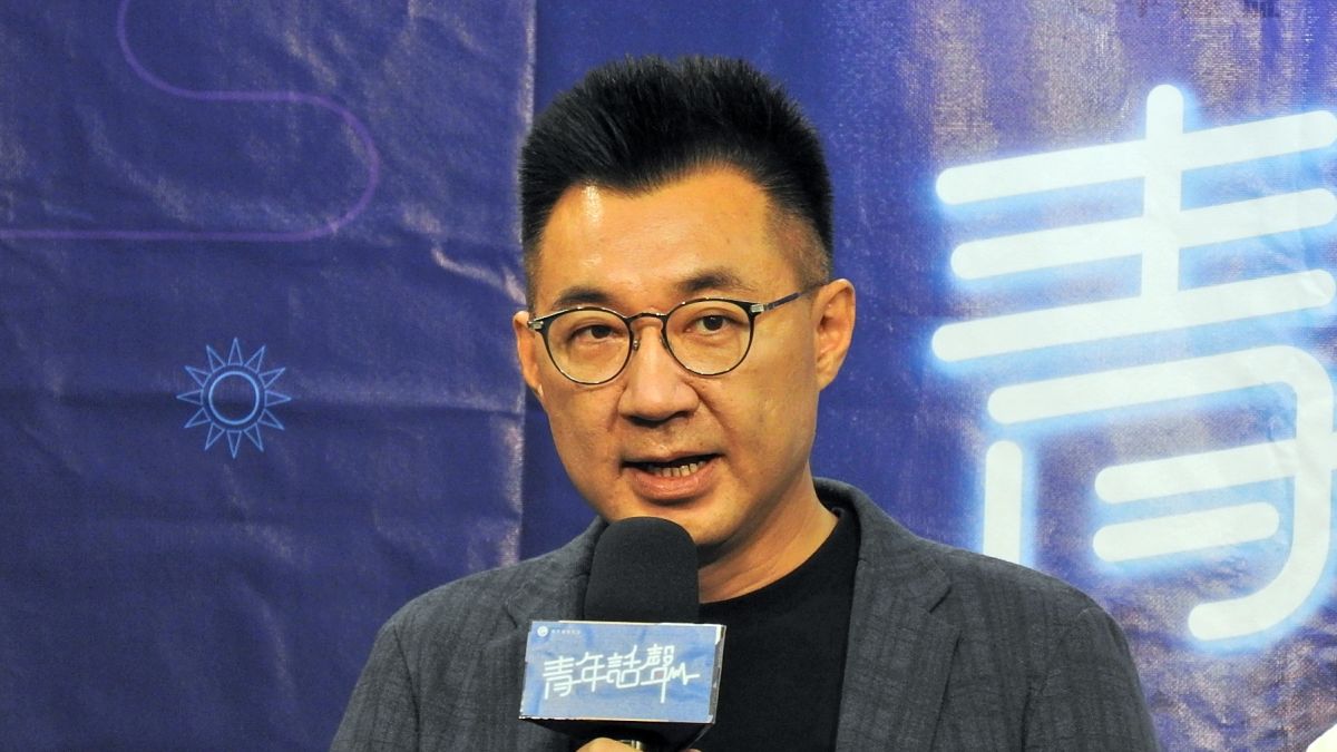 ▲國民黨主席江啟臣6日表示，「小英總統還出來呼籲，指瘦肉精美豬問題需要朝野共同面對。我怎麼跟妳共同面對？民進黨一面攻擊在野黨，一面對在野黨喊話，這是標準的兩手策略，在野黨不能接受」。( 圖 / 記者陳弘志攝，2020.11.6)