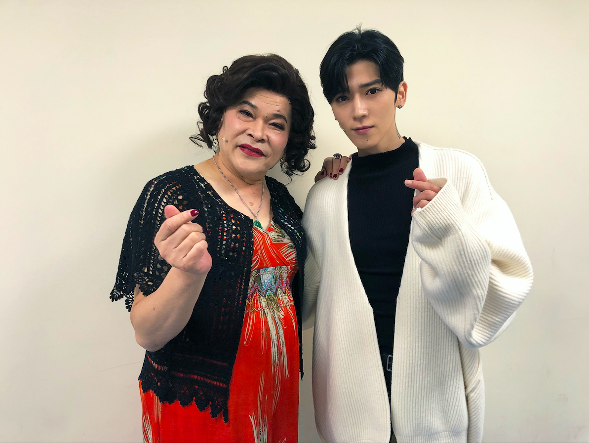 ▲畢書盡被澎恰恰的即興演出嚇傻。（圖／老鷹音樂提供）