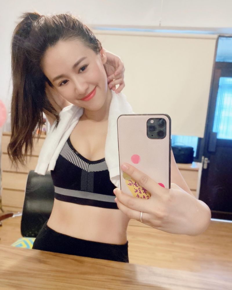 ▲Sandy圖文引發訂婚聯想。（圖／Sandy臉書）