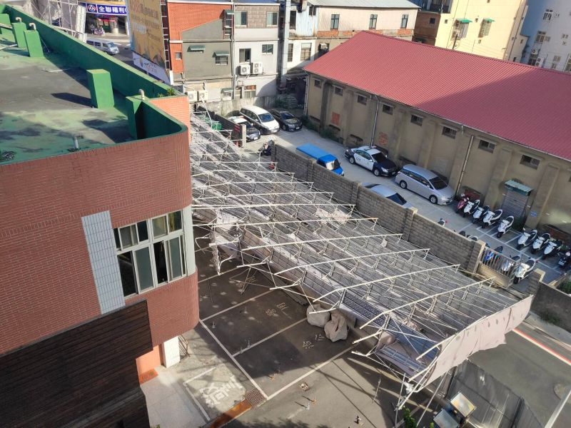 蘆竹分局鷹架倒塌
