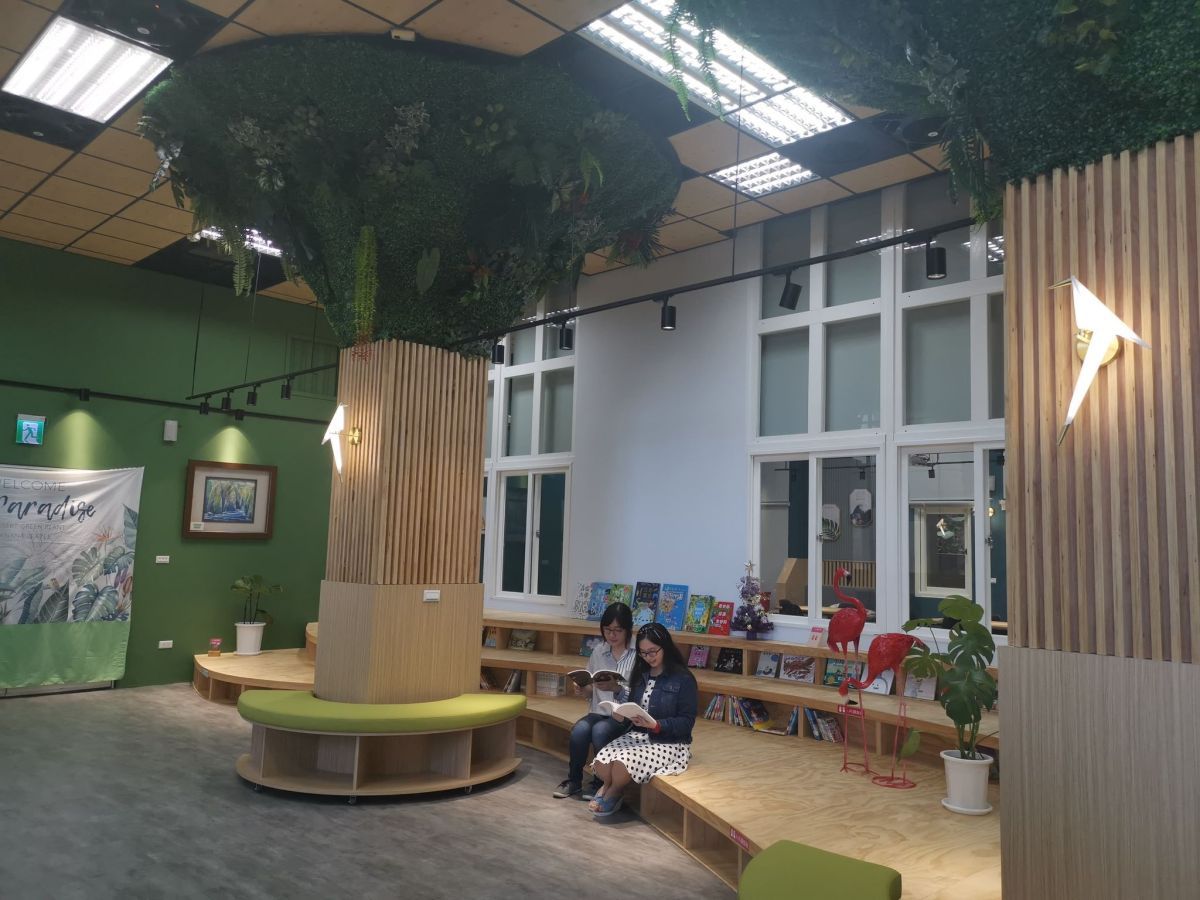 ▲新竹高商圖書館各樓層館舍皆具美感驚喜、獲頒「109年度全國高級中等學校績優圖書館」。（圖/記者金祐妤攝,109.11.6）