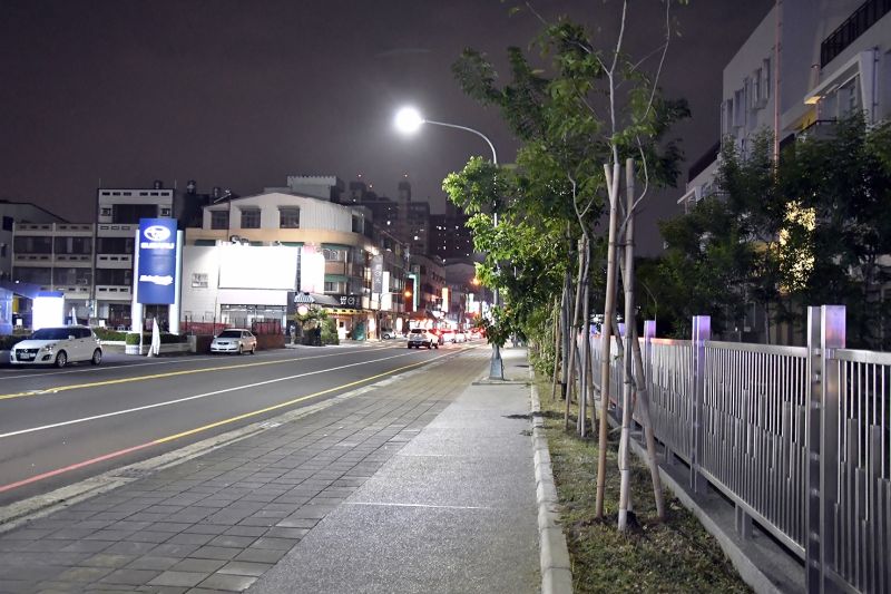 ▲為強化校園周邊道路夜間照明，高雄市長陳其邁指示工務局針對高市校園周邊道路照明，應持續加強路燈巡檢維護。（圖／高市工務局提供）