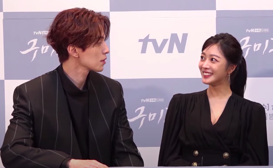 ▲李棟旭（左）跟趙寶兒私下互動很可愛。（圖／愛奇藝海外站）