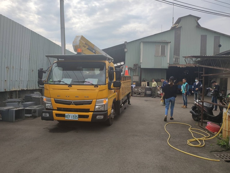 ▲嘉義縣政府對非屬低污染未登記工廠，依法執行斷水斷電作業。(圖／嘉義縣政府提供）