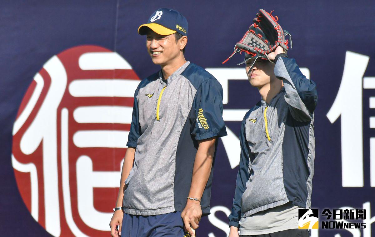 ▲中信兄弟總教練丘昌榮（左）。（圖／記者葉政勳攝 , 2020.11.08）