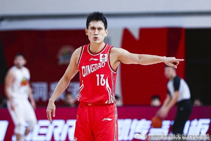 ▲「台灣朗多」林韋翰本季首度先發，貢獻8分7助攻，率青島以112:89大勝新疆隊，（圖／取自青島微博）