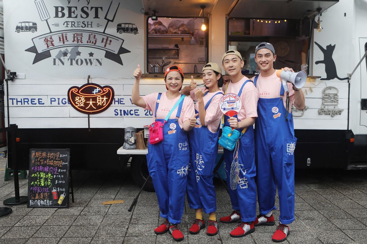 ▲楊貴媚（左起）、温貞菱、施名帥、范少勳開餐車環島。（圖／公視提供）