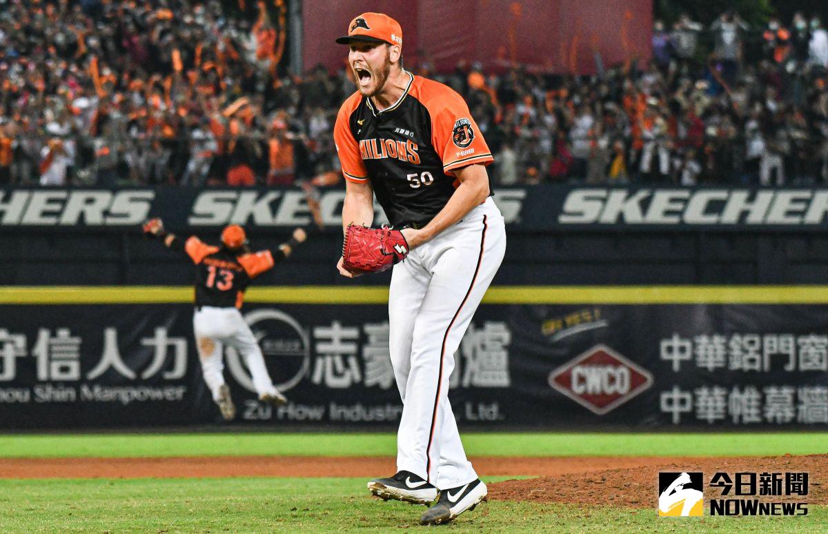 ▲統一獅洋投布雷克後援兩局無失分帶領統一獅系列賽以4：3擊敗中信兄弟奪得中職31年總冠軍。（圖／記者葉政勳攝 , 2020.11.08）