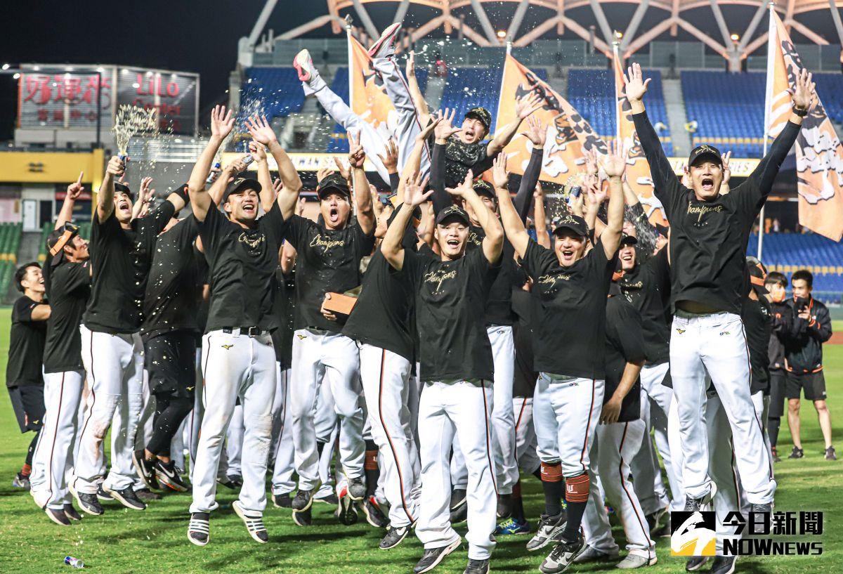 ▲統一獅總冠軍系列賽以4：3擊敗中信兄弟，完成3連勝的奇蹟逆轉，不僅賞了兄弟7年內的第6座亞軍，林岳平也在扶正總教練首年就封王。（圖／資料照／記者葉政勳攝 ）