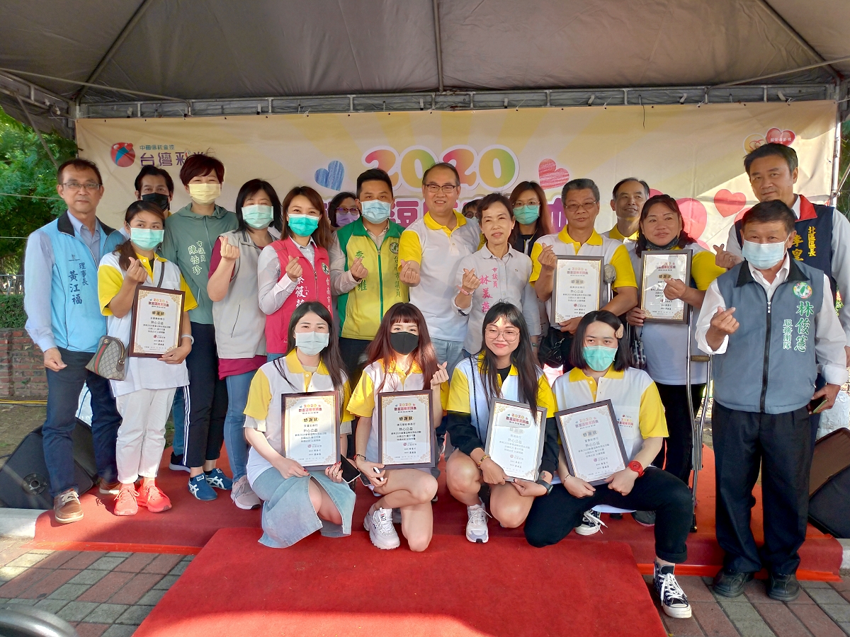 ▲台彩舉辦「2020歡喜逗陣來捐血」公益活動，首站來到台南，總經理蔡國基特別蒞臨現場，並感謝經銷商們捐出刮刮樂彩券共襄盛舉。（圖／記者攝影）