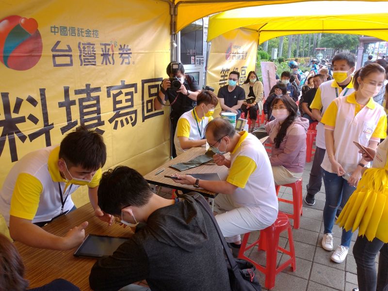 ▲台彩舉辦「2020歡喜逗陣來捐血」公益活動，台南民眾踴躍參與，捐出超過300袋熱血。（圖／品牌提供）