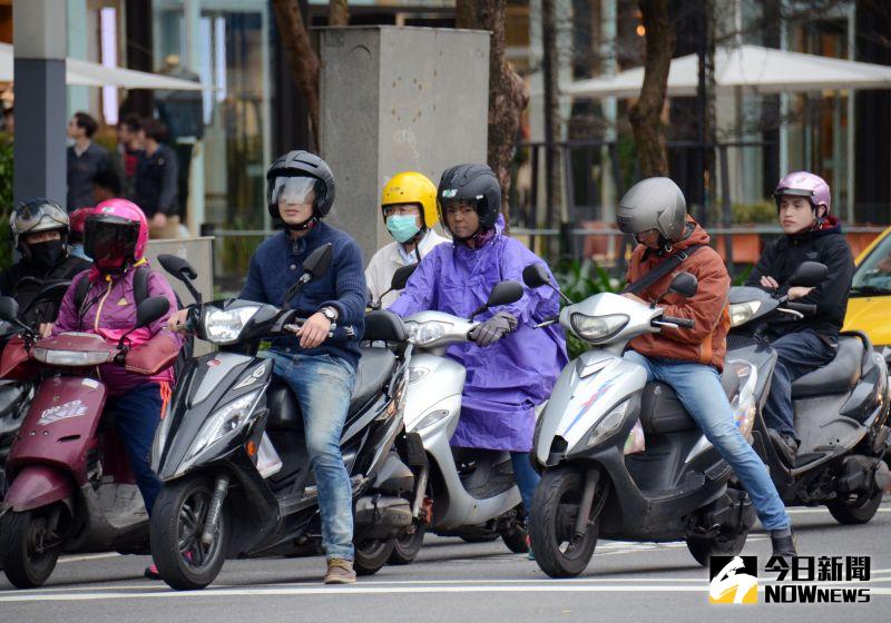 ▲受到東北季風影響，今天天氣仍然濕冷，且北北基宜五縣市有降下大雨的機率。（圖／NOWnews資料圖片）