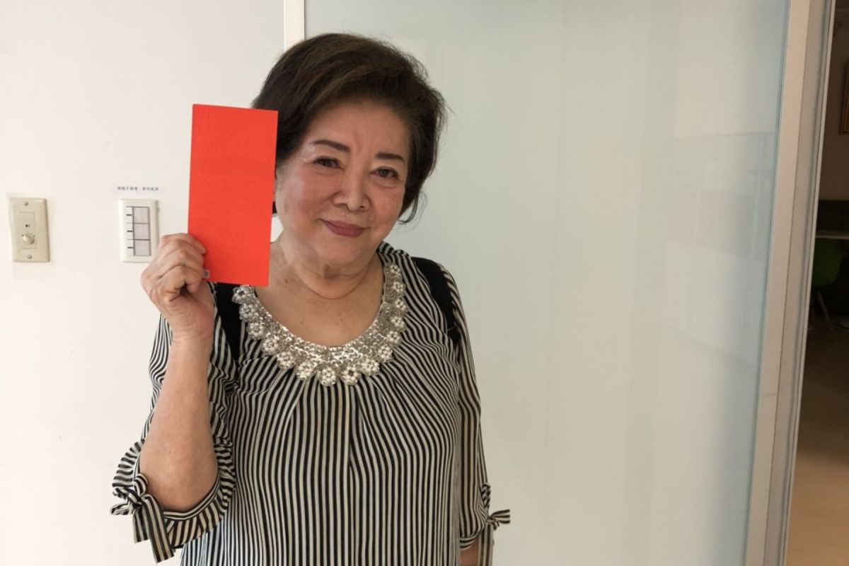 ▲陳淑芳工作滿檔，回「娘家」發送電影票。（圖 / 民視提供）