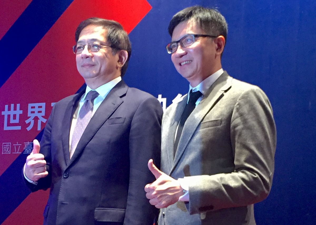▲台大校長管中閔（左）與行銷中心執行長林俊昇（右）今日發表「全球形象策略」。（圖／記者黃仁杰攝,2020.11.09）