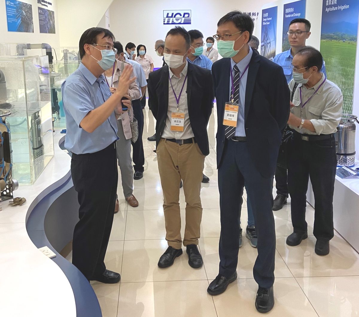 ▲經濟部加工出口區管理處副處長劉繼傳到區內輔導廠商朝數位化轉型升級發展。(圖／記者黃守作攝，2020.11.09) 
