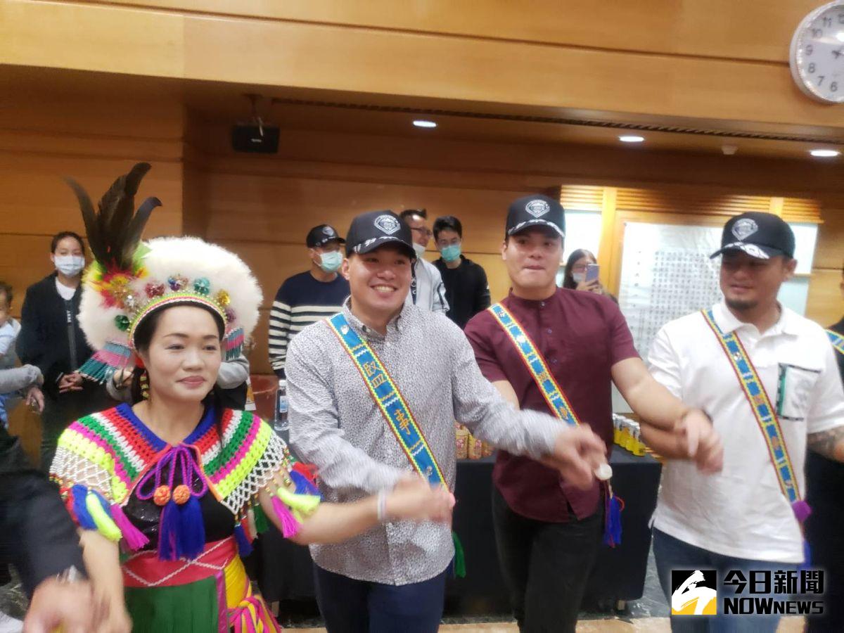 ▲張進德(左起)'、張育成、王躍霖參加關懷盃記者會。（圖／黃建霖攝影）