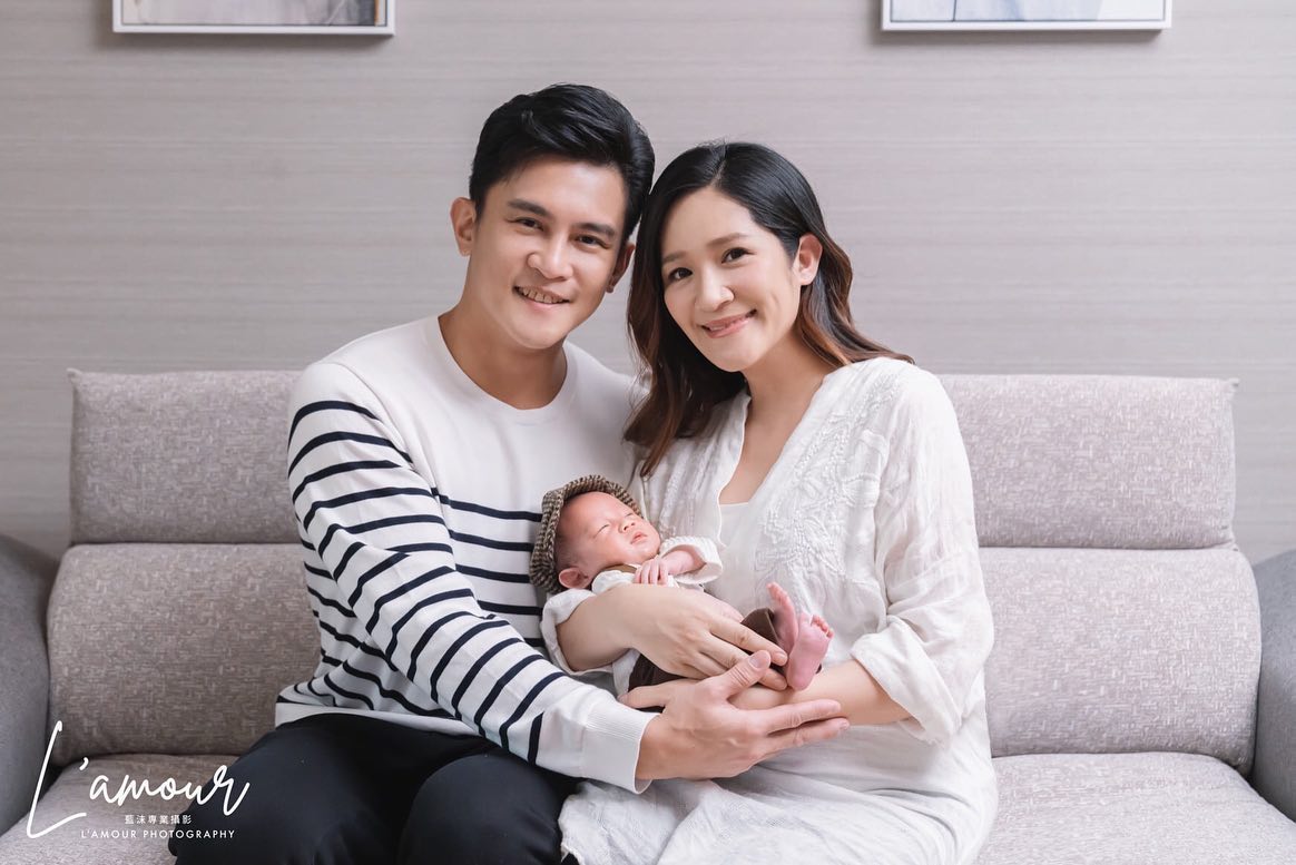 ▲Terry（左）與羅美玲婚後育有兩子。（圖 / 翻攝羅美玲臉書）