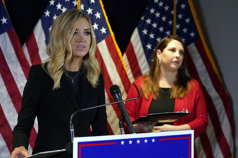 ▲不只川普在推特上狂發文，白宮發言人麥肯內尼也召開記者會聲稱，選戰還沒結束，法律程序剛要開始，將在賓州提起有關訴訟。（圖／美聯社／達志影像）