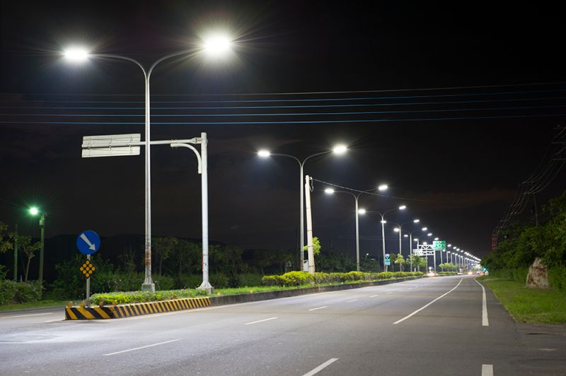 保護治安重點區　南市追加二備金逾億元全面升級智能路燈
