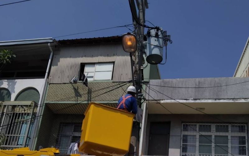 ▲台南市長黃偉哲表示，保障民眾安全，將追加第二預備金汰換監視器及路燈（圖／台南市政府提供）
