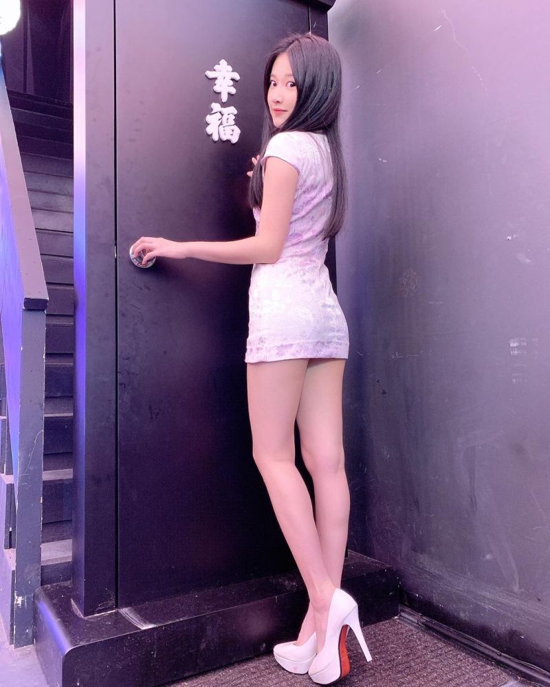 ▲艾瑞絲招牌逆天長腿令人難以招架。(圖/艾瑞絲IG)