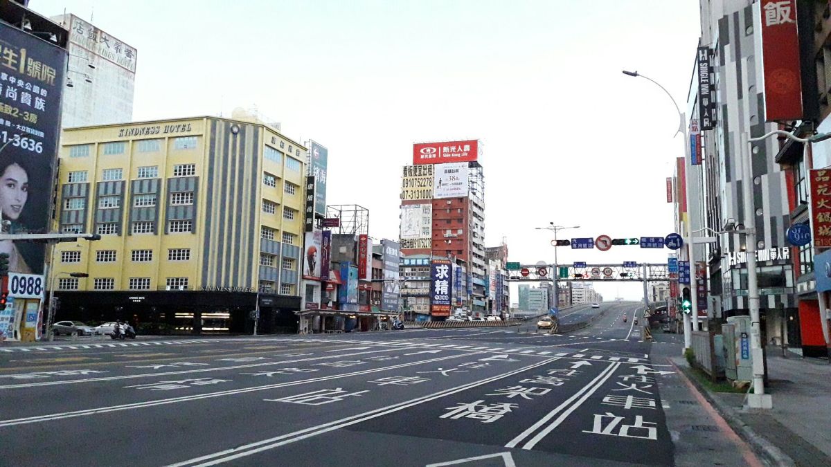 ▲高雄車站周邊建設議題多，包括中博高架橋預計明年1月拆除。（圖／NOWnews資料照片）