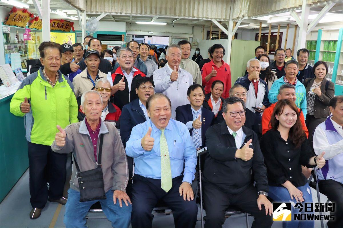 ▲鄭文燦在前縣長陳光復的安排下與澎湖地方意見領袖座談，現場人士大力勸進鄭文燦更上一層樓，挑戰2024年的總統大位。（圖／記者張塵攝，2020.11.10）