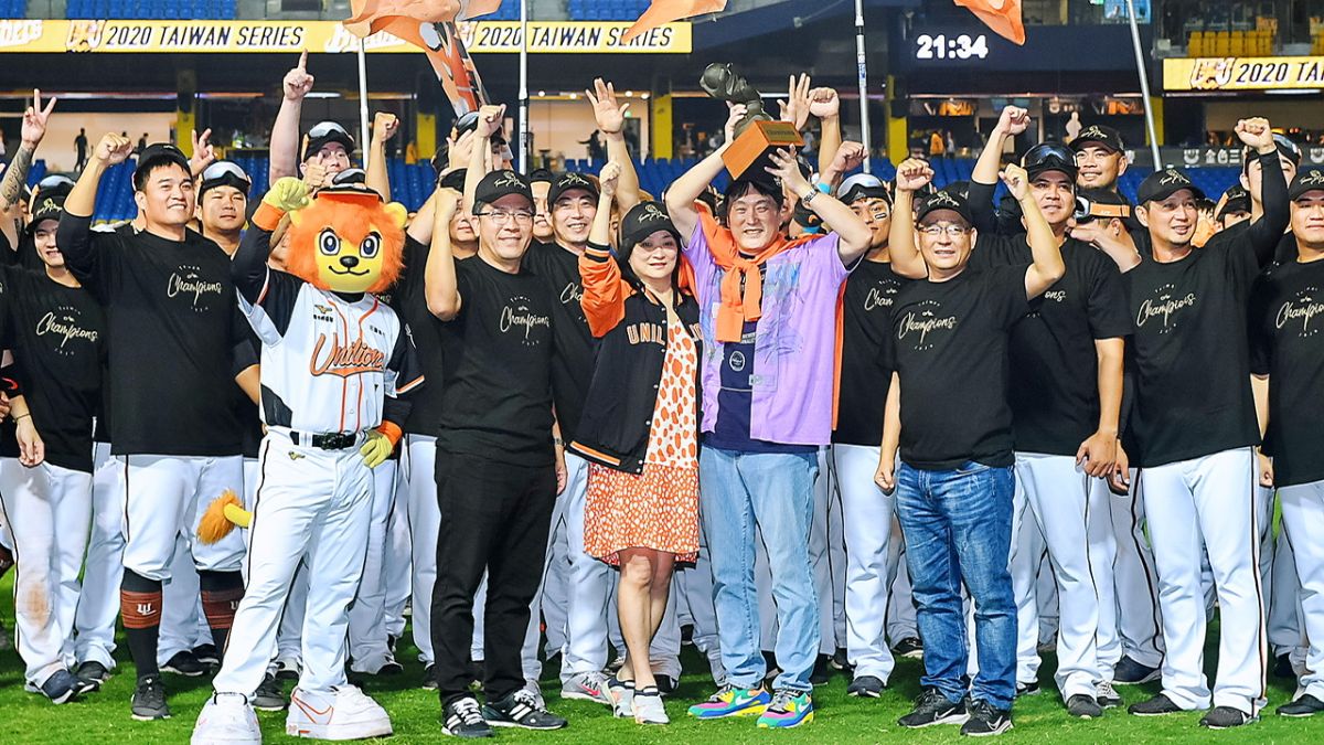 ▲ 周年慶之後接續雙11，而近日職棒總冠軍賽師獅隊封王，百貨也祭出優惠活動。（圖／夢時代提供）