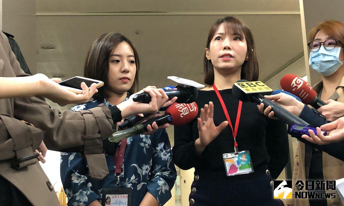 ▲北市府發言人陳智菡（右）傳出受到市長柯文哲的愛戴，而副發言人「學姊」黃瀞瑩則遭到冷落。不過兩人11日上午一同出面，駁斥相關說法。（圖／記者丁上程攝,2020.11.11）