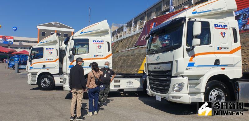 ▲台塑汽車今天舉辦「DAF六期新車發表會」,再度推出更省油、節能、環保、安全的DAF六期環保新車,相信可以成為運輸界的好幫手。(圖/記者金武鳳攝,2020.11.11)