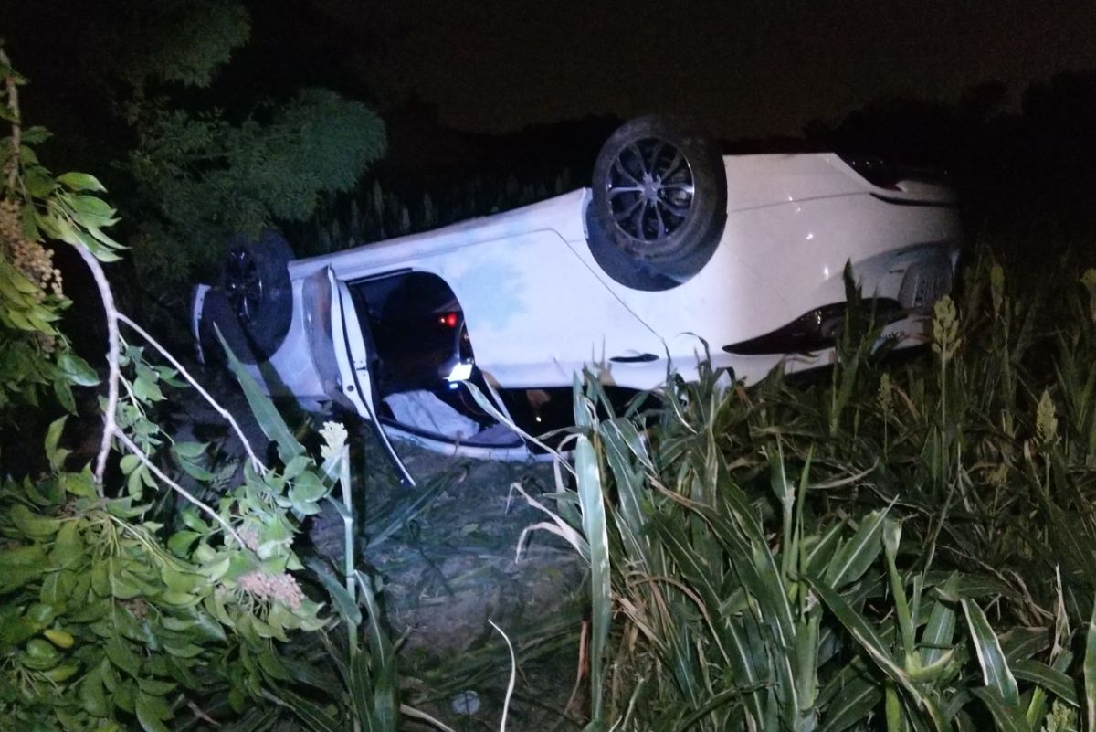 ▲駕駛車禍翻覆肇逃，金湖分局警備隊警員李明抽絲剝繭追出真兇。(圖/金湖分局提供)