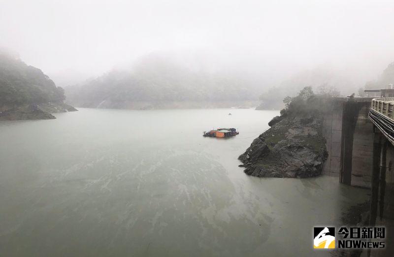 ▲閃電颱風雖然為台灣帶來些許降雨，但因雨區未落在北部，對水情嚴峻的石門水庫水位助益不大，水庫水位目前仍維持在230公尺左右。（圖／資料照片）