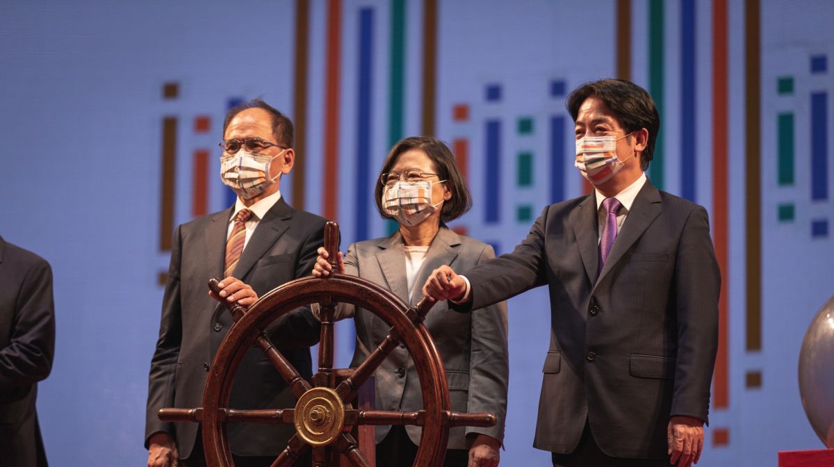 ▲近期政府擬鬆綁美國進口含瘦肉精（萊克多巴胺）豬肉的限制，以及新型冠狀病毒（COVID-19）疫苗的議題備受民眾關注。（圖／翻攝自蔡英文臉書）