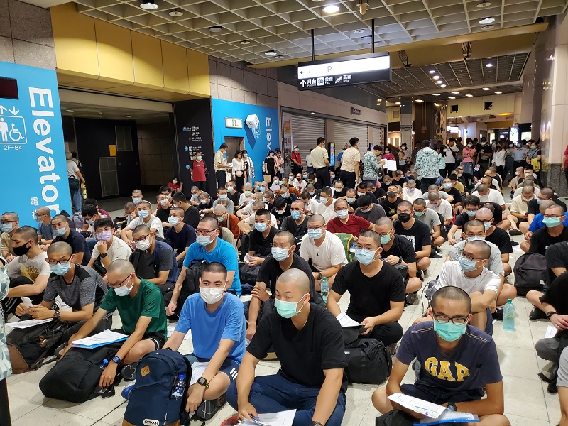 ▲新北民政局表示，83至92年次出生役齡男子，可以提出申請經過抽籤，就可以利用在學期間連續2個暑假共4個月時間服完兵役。(圖/民政局提供)