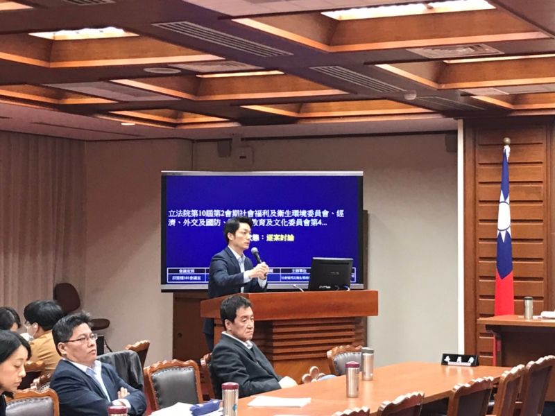 ▲國民黨立委、立法院衛環委員會召委蔣萬安今(12)日宣布,將美豬、美豬等相關8項行政命令,送交院會。(圖/記者賴志昶攝2020.11.12)