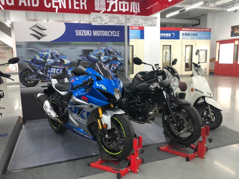 ▲好市多北台中店獨賣的大型重機GSX-R1000R，根據官網標示售價為82萬8000元，Costco現場開價直砍近3萬，獨賣只要79萬9999元。（圖／記者劉雅文拍攝）