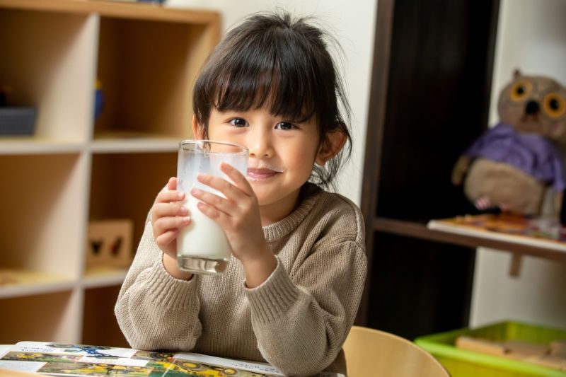 99%孩童鈣不足　柚子醫生：每日兩份鮮乳掌握成長關鍵！ 
