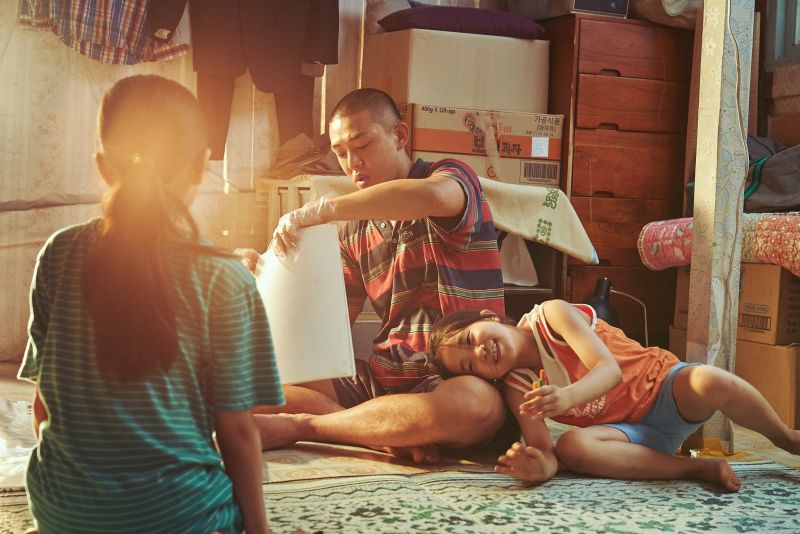 ▲▼劉亞仁(上圖,下圖中)戲裡變胖、動作耗費體力,但他不沮喪,能達到視覺效果最重要。(圖/車庫娛樂)