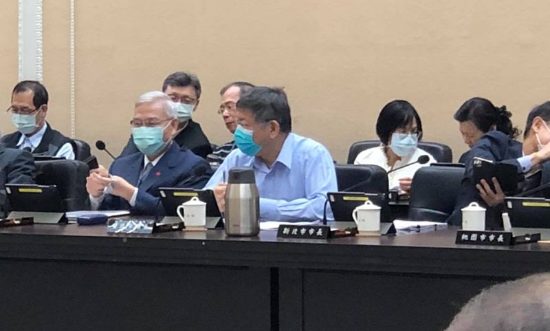 台北市長柯文哲12日上午參與行政院的例行院會,溝通萊豬相關進口政策,不過會後卻遭到行政院抨擊「北市冠軍牛肉麵也用萊牛」。