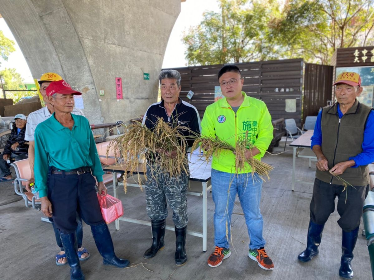 ▲議員施志昌邀集行政院農業委員會農糧署糧食產業組等相關單位及農民召開協調會，希望能解決糧價崩盤的問題(圖／施志昌提供2020.11.12)