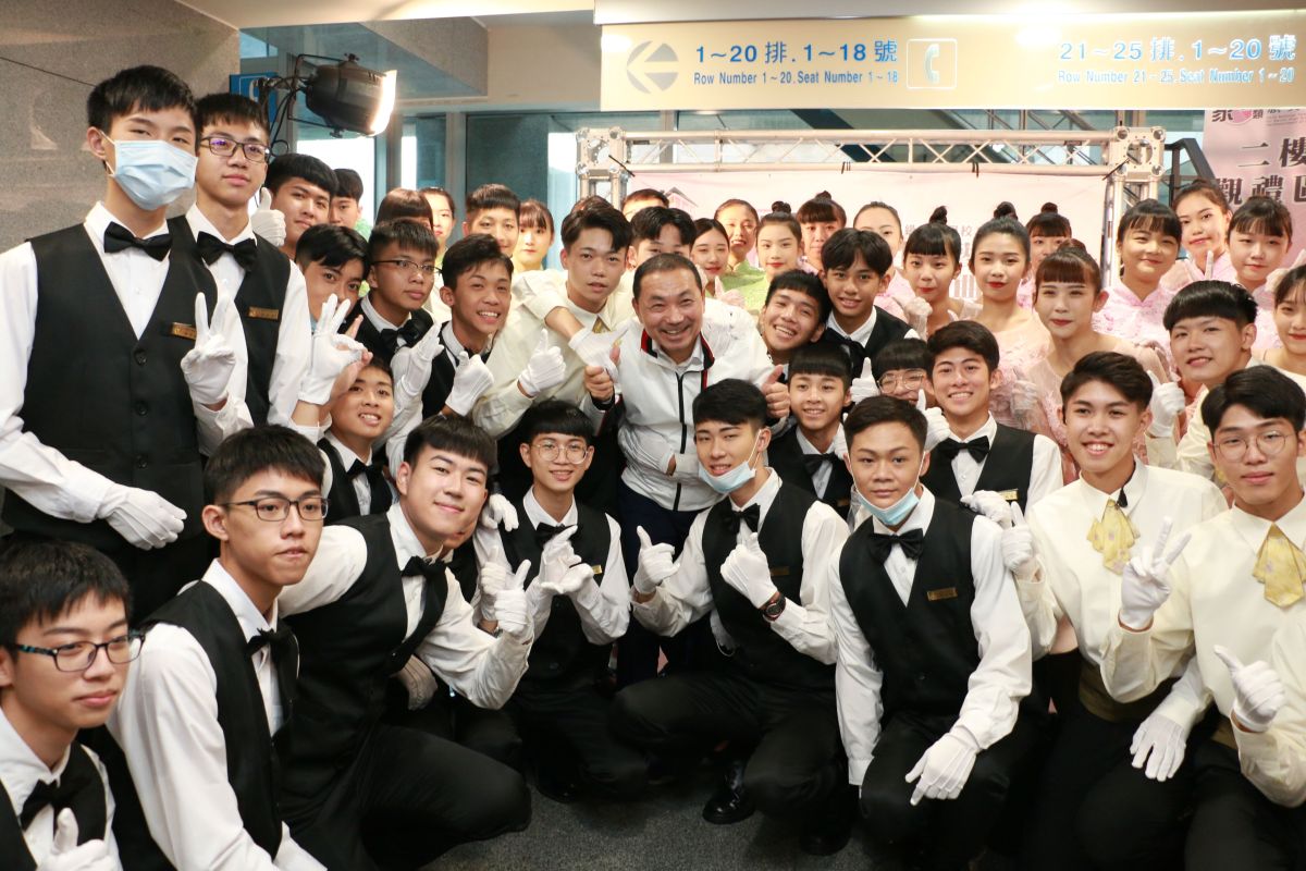 ▲新北市政府今（12）日辦理「全國高級中等學校109學年度家事類學生技藝競賽頒獎典禮」，共頒發金手獎59名、優勝113名。（圖/新北市府教育局提供）