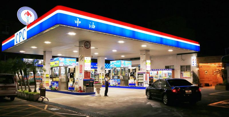 ▲台灣中油公布，1日起汽、柴油價格各調降0.1元。（圖／翻攝自台灣中油的臉書）