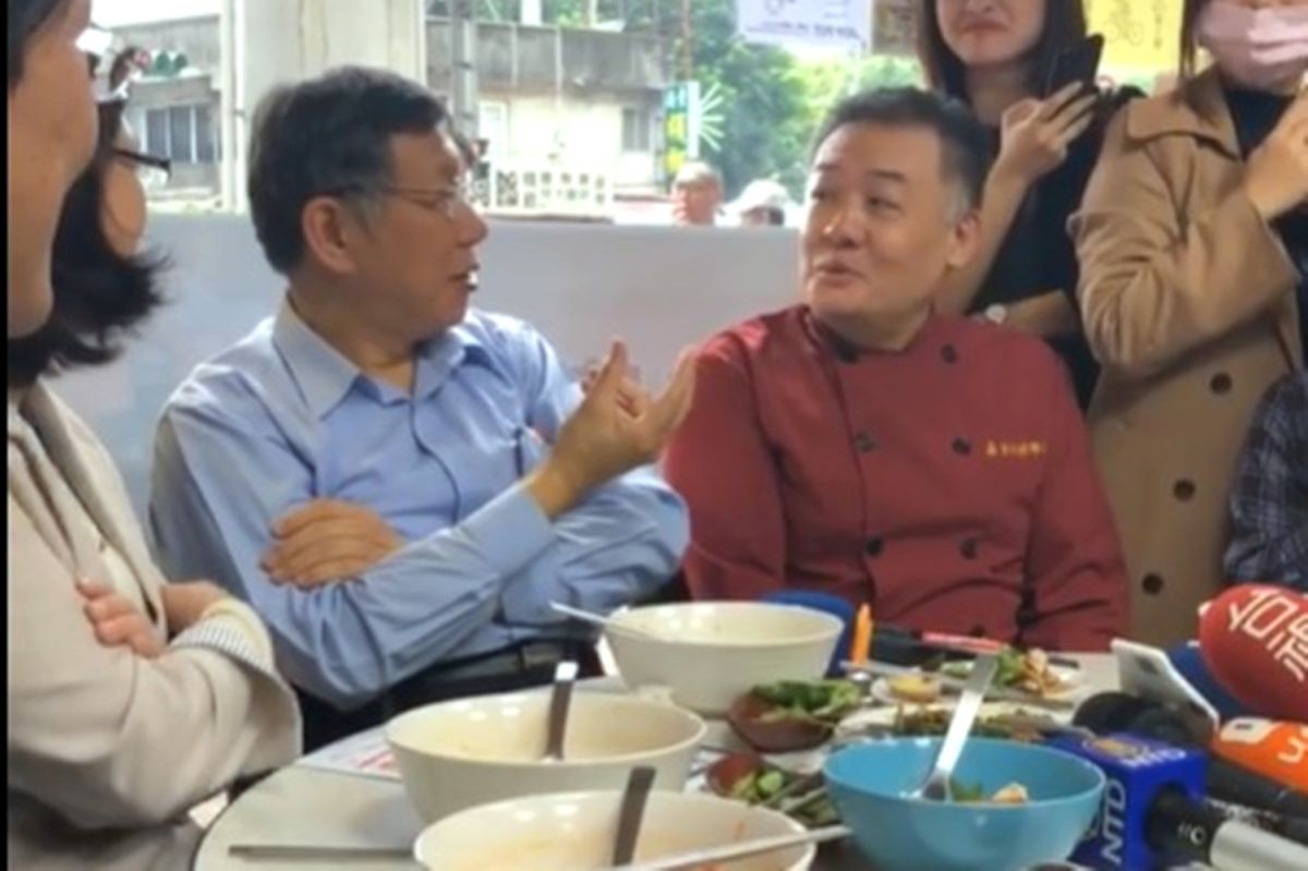 ▲鑒於行政院錯誤指控牛肉麵節的冠軍店家是拿「萊牛」給客人吃所造成的傷害，台北市長柯文哲13日特地前往台北市內湖的「牛將軍牛肉麵」帶頭吃牛肉麵。（圖／台北市政府提供）